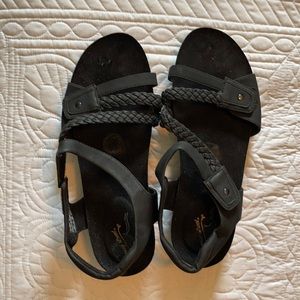 Easy street comfort wave sandals size 9.5